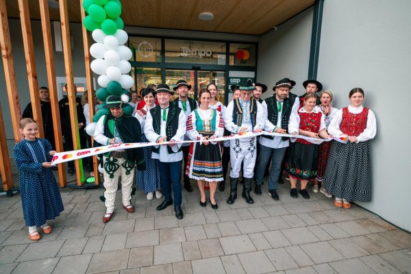 Goralské kroje zaplnili najväčšiu nonstop predajňu COOP Jednota Tempo SUPERMARKET 24/7 na Slovensku