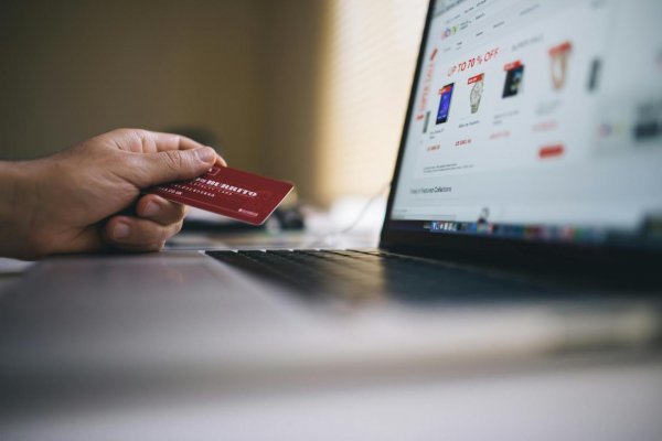 Slováci nakupujú online viac než kedykoľvek predtým. Dôverujú ale platbám dosť na to, aby naplno využili e-commerce?