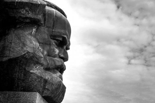 Esej: Homo sapiens nad priepasťou I.