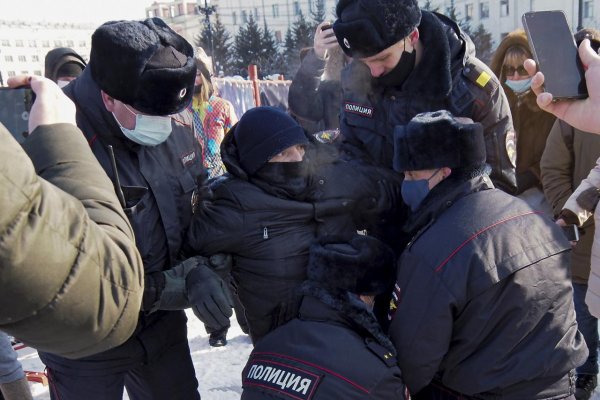 Tisíce ľudí v Rusku demonštrujú za prepustenie Navaľného, polícia zatýka