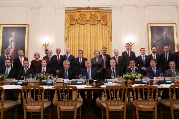 Trump podpísal s predstaviteľmi AI firiem morálne záväznú dohodu o samoregulácii