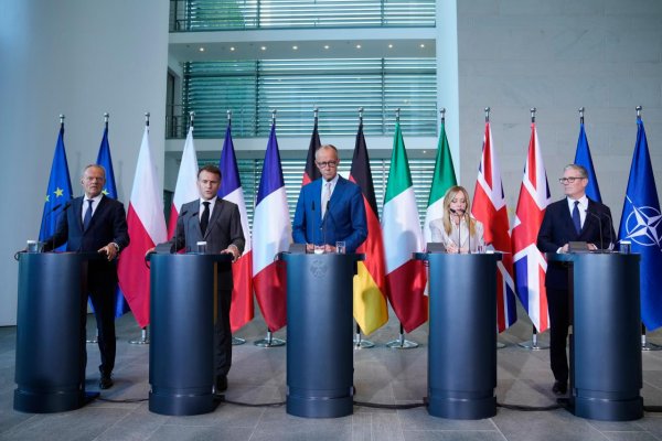Ukrajina zostáva silná, odkázal Rusku pred samitom NATO nemecký kancelár Merz