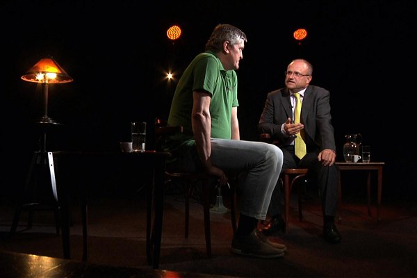 .pod lampou: Príde iná vláda? Aj vyššie platy?