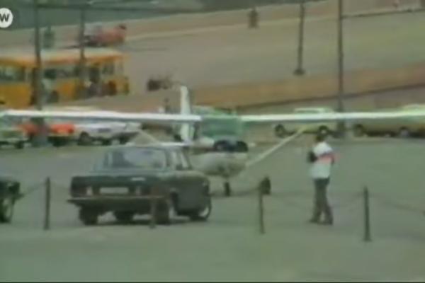 Ako mierový aktivista znemožnil celú sovietsku protivzdušnú obranu. Dnes je výročie pristátia Mathiasa Rusta na Červenom námestí