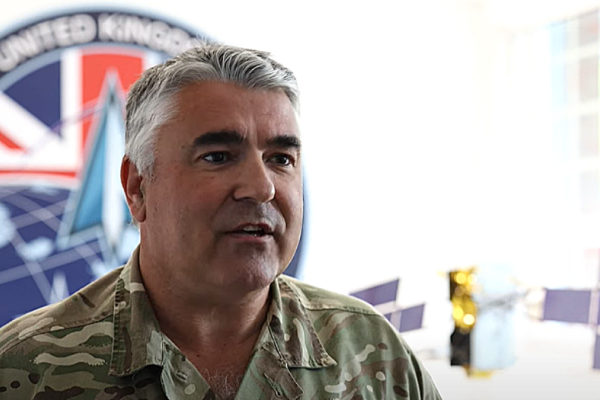 Britský generál: Rusko sa pravidelne pokúša rušiť signál našich satelitov