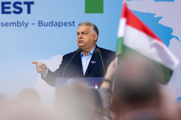 Diplomat György Varga: Zatiaľ čo Orbán straší Ukrajinou, Magyar skanduje heslo Rusáci domov