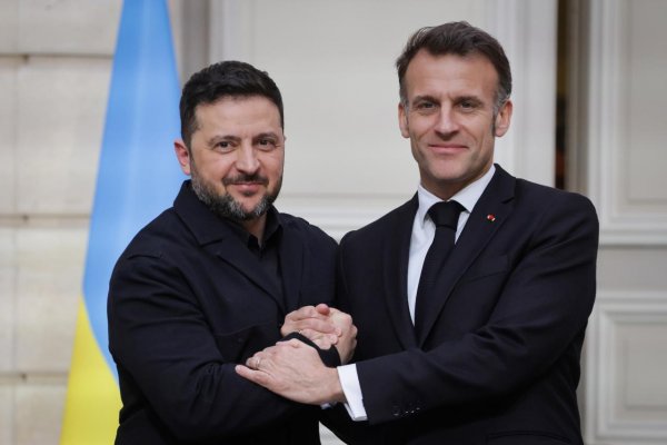 Zelenskyj v Paríži: Washington uvoľnením ropných sankcií pomáha Moskve financovať vojnu na Ukrajine