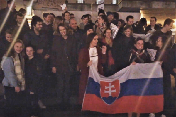 Slováci protestovali v Londýne: Chceme sa vrátiť do slušnej krajiny