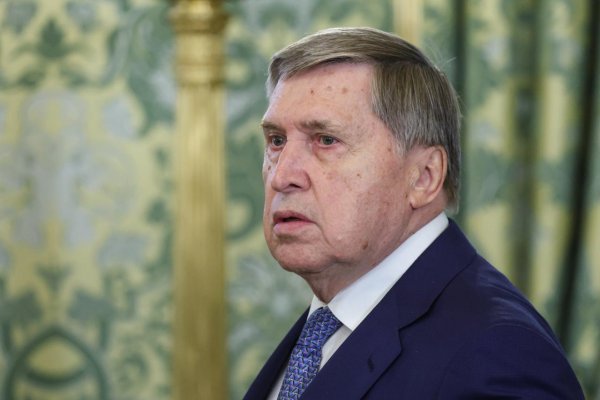 Rusko je pripravené v novembri obnoviť trojstranné rokovania, vyhlásil Ušakov