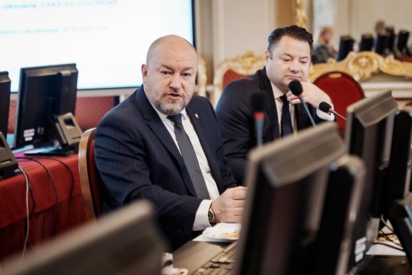 Detský ombudsman: Huliak ide na to opačne – ministerstvo školstva má deti chrániť, nie vytvárať priestor pre gamblerstvo