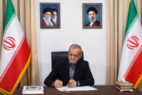 Iránsky prezident Masúd Pezeškiján vyhlásil, že Irán nemá záujem o získanie jadrovej zbrane