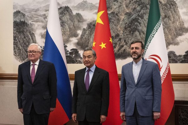 Irán varoval Spojené štáty v prípade ich zasahovania do konfliktu s Izraelom