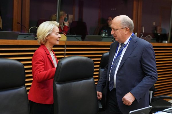 Eurokomisár pre obranu: Máme problémy s realizovaním zbrojných projektov