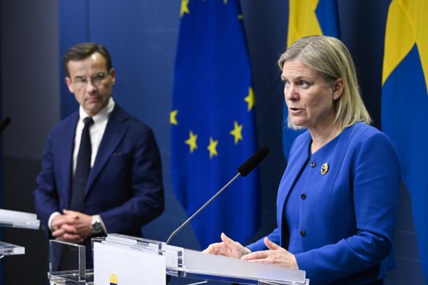 Švédsko podpísalo oficiálnu žiadosť o členstvo v NATO