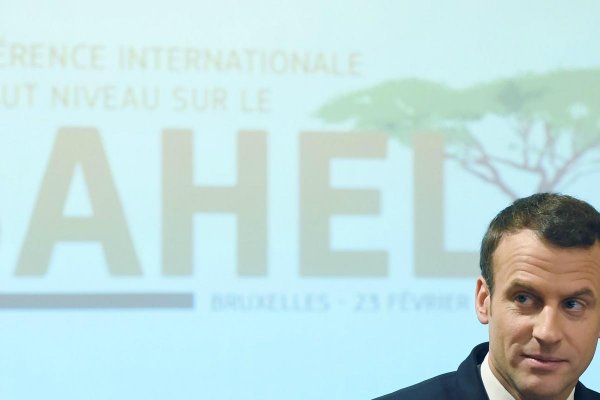 Emmanuel Macron chce zpřísnit kontrolu imigrace do Francie a urychlit deportace