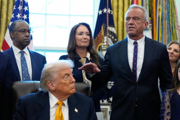 Ako prezident Trump a minister zdravotníctva Kennedy plánovali vyliečiť autizmus