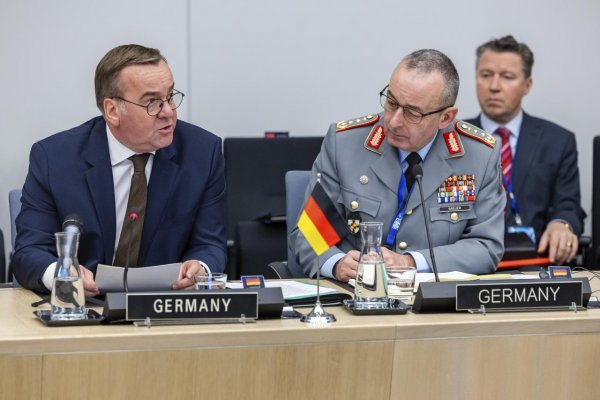 Velitelia vojenských síl Nemecka a Británie: Zbrojenie Európy nie je podnecovanie k vojne