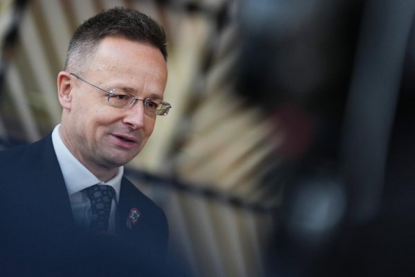 Szijjártó sa vzdáva poslaneckého mandátu, pôsobiť bude v čínskej BYD