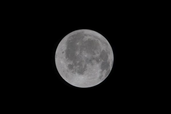 Astronauti misie Artemis 2 pozorovali „veľký kaňon“ na Mesiaci