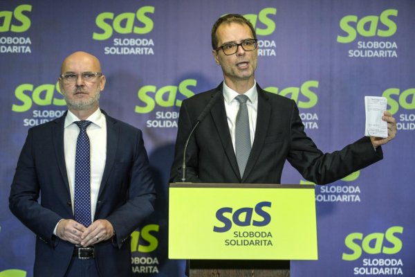 Poslanca T. Szalaya predvolali na výsluch pre očkovanie počas pandémie COVID-19