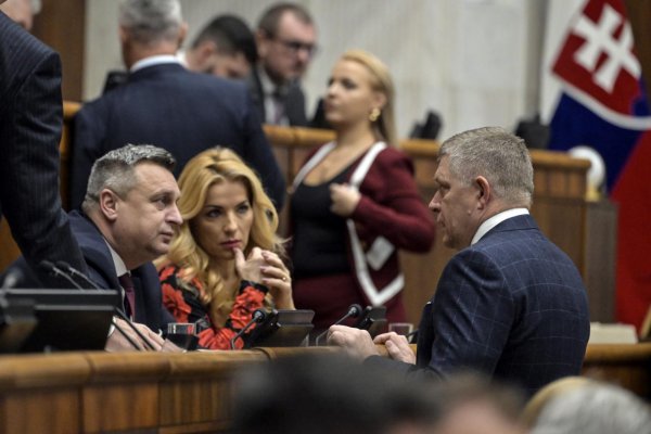 Fico podľa národniarov premárnil príležitosť, mal spolu s Orbánom blokovať pôžičku pre Ukrajinu