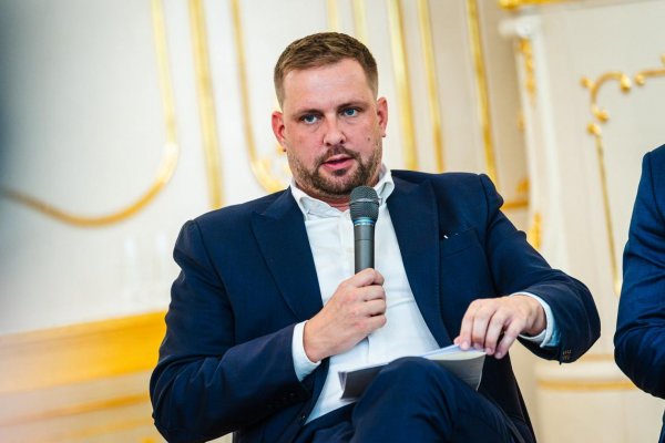 Šaško by mal podľa SaS vysvetliť svoj postoj k zlúčeniu poisťovní Dôvera a Union