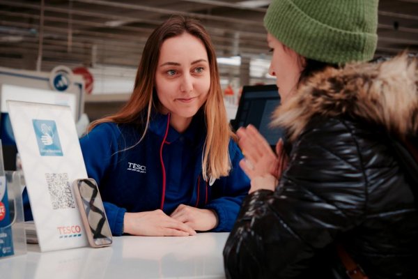 Tesco zavádza Pokojnú hodinku  a Online tlmočníka pre nepočujúcich 