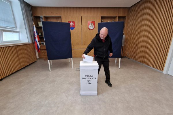 Návrh k voľbe zo zahraničia posunuli poslanci do 2. čítania
