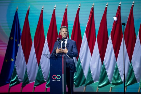Maďarsko sa musí definitívne vrátiť k Západu, vyhlásil Magyar
