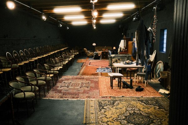 Prečo si ľudia kupujú lístky do stodoly? 