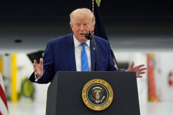 Demwatch: Donald Trump si pod sebou podpílil ďalší konár
