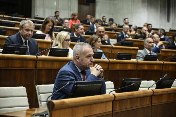 Schôdzu k vysloveniu nedôvery vláde sa ani dnes nepodarilo na prvýkrát otvoriť