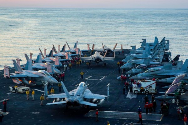 Veliteľ Ústredného velenia armády USA navštívil lietadlovú loď USS Abraham Lincoln v čase obáv o stav posádky