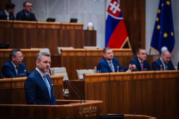 Pellegrini vyzval vládu, aby sa nevzďaľovala od partnerov v EÚ a NATO