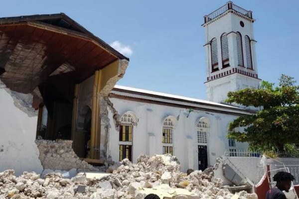 Počet obetí sobotňajšieho zemetrasenia na Haiti sa zvýšil na najmenej 724