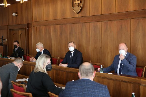 Návrh o znížení trestov za držanie drog vrátia na prepracovanie