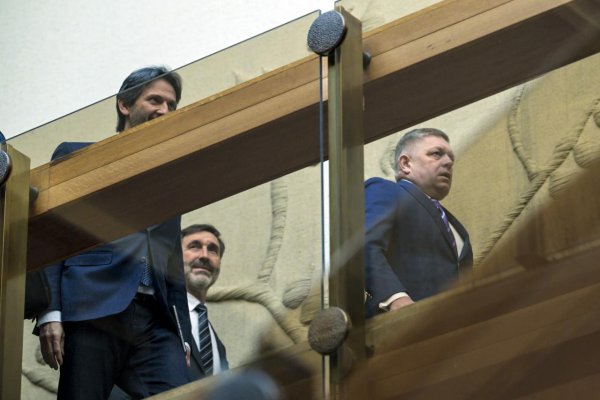 Fico: V Paríži sa koná stretnutie priateľov vojny, Slovensko tam nemá čo robiť
