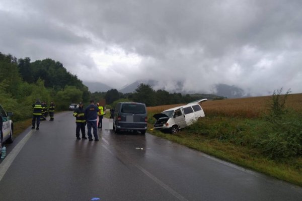 Pri zrážke dvoch dodávok zahynulo päť ľudí