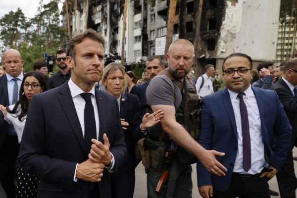 Lídri Macron, Scholz, Draghi a Iohannis navštívili vojnou zničené mesto Irpiň