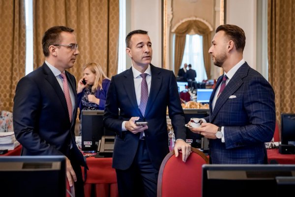 Vláda podľa Tomáša nebude 17. novembra zasadať, ak sa nevyskytnú riziká