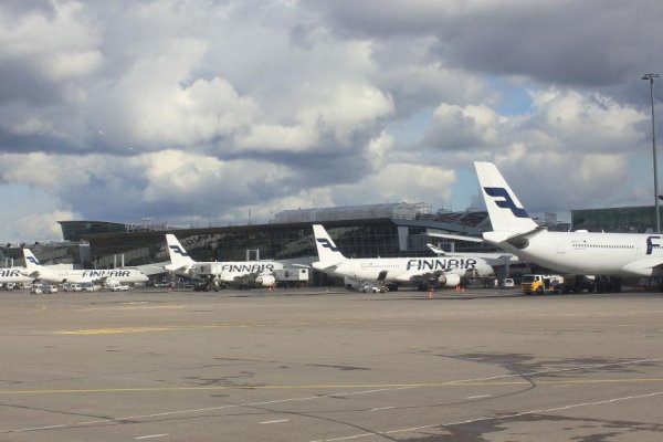 Helsinské letisko muselo pozastaviť lety pre neznámy dron vo vzdušnom priestore
