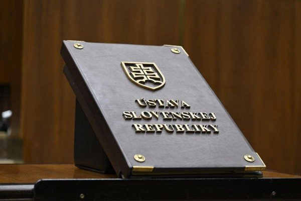 Amnesty International: Navrhované zmeny Ústavy SR sú mocenský pokus o zneužitie ústavy a pošliapanie ľudských práv