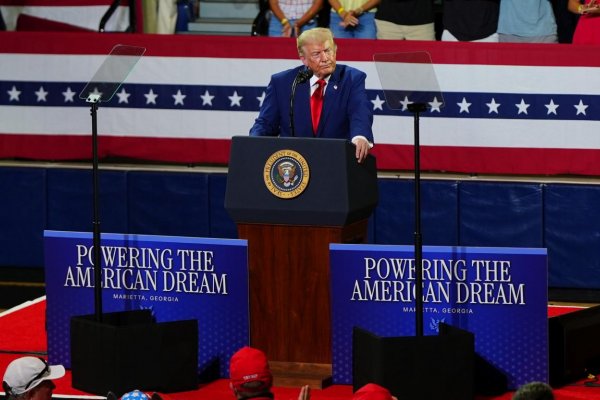 Trump zvažuje rozsiahly útok na Irán
