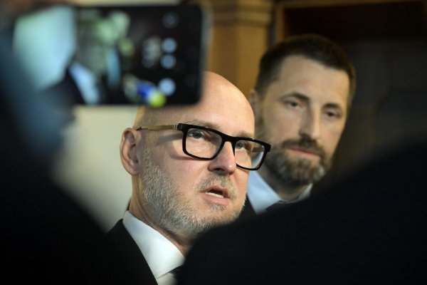 SaS podáva trestné oznámenie na Fica za vlastizradu, terorizmus, neľudskosť a ďalšie podozrenia z trestných činov