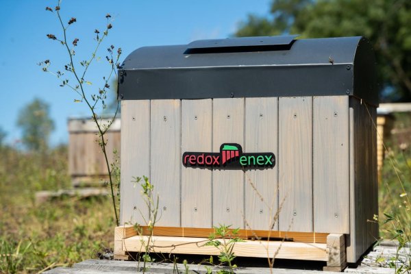 REDOX-ENEX ekologické myslenie nezaprie – od odpadov a polopodzemných kontajnerov ku včelám