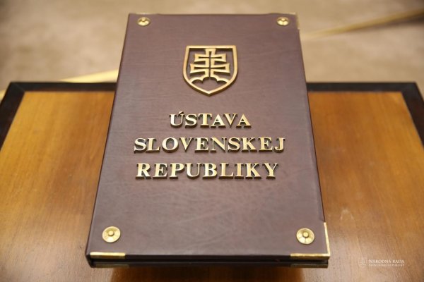 Pred 30 rokmi Slovenská národná rada schválila Ústavu SR
