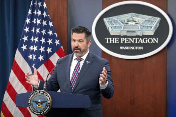 Pentagón priznal, že americkú základňu v Katare zasiahla iránska strela