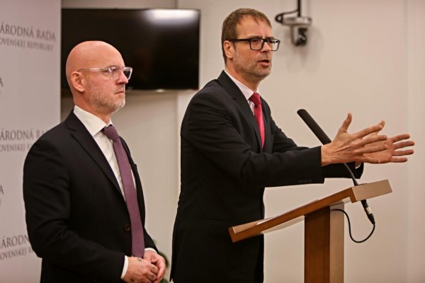 SaS avizovala podanie podnetu na GP pre poplatky v Slovenskej komore iných zdravotníckych pracovníkov