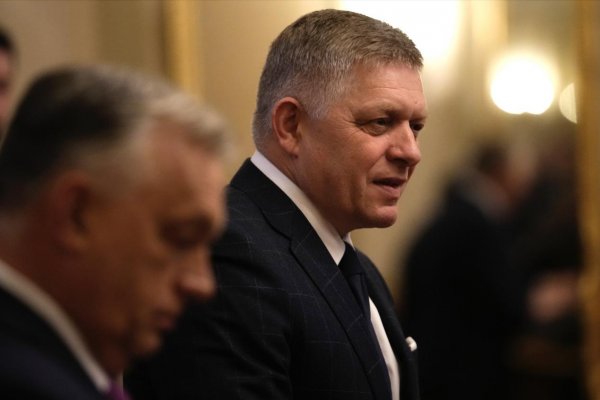 Pán Fico, spýtajte sa Orbána, či si chce odkrojiť kúsok Slovenska