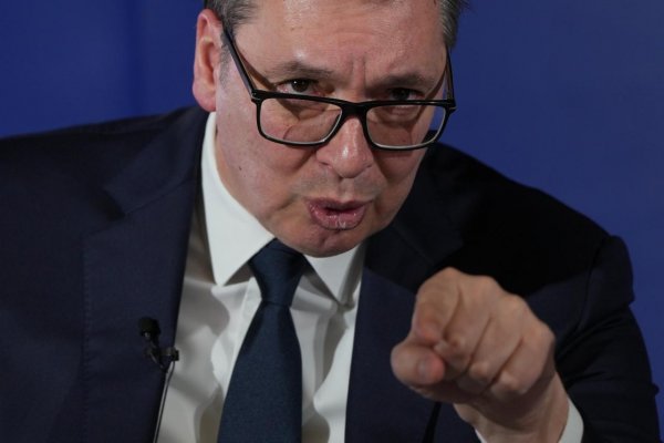 Srbský prezident kritizuje súd v Haagu, že Mladiča predčasne neprepustil